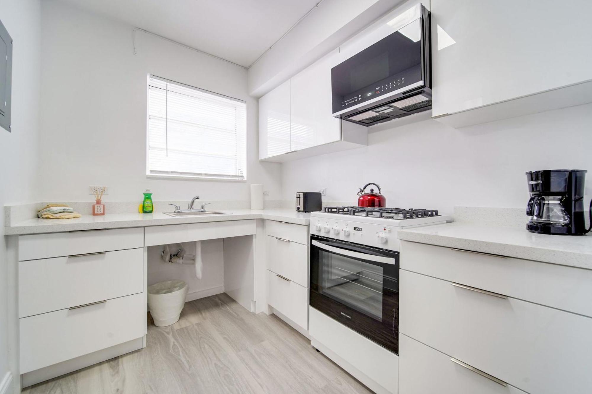 Deco Beachside Apt, W/2 Queen Beds, Washer/Dryer ไมอามีบีช ภายนอก รูปภาพ